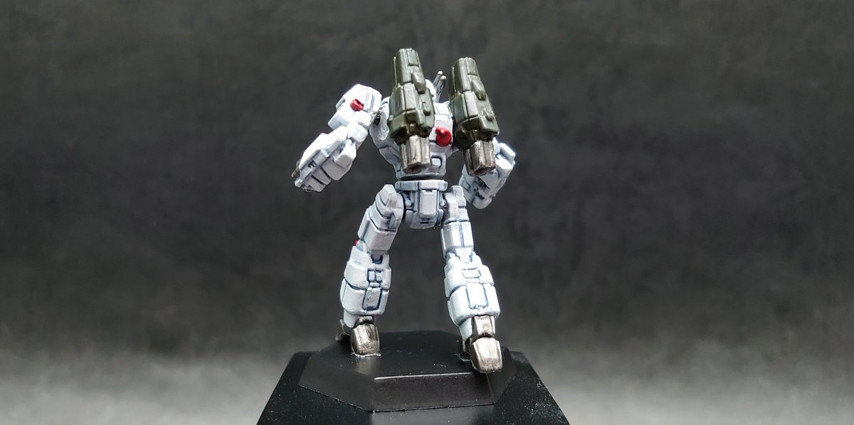 Morikaw90702047's tweet image. Morikawa専用バトルメック「Phoenix Hawk」完成です😉‼️
ポーズがビミョーなので肩と腰にボールジョイントを仕込み可動化、そしてなで肩だったので肩の接続位置を若干上に上げました。色違いも作りたいのであと何機か欲しいですね☺️（↓に別画像あり）
#バトルメック
#battletech