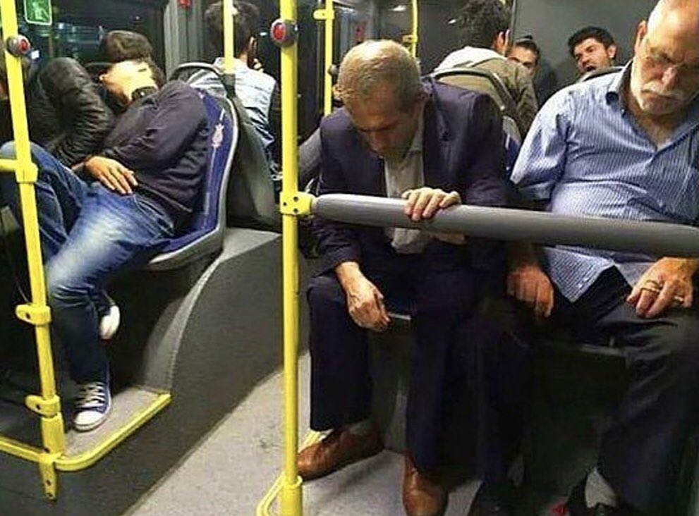 kraliny00's tweet photo. Herkes Inception 4. katmanda galiba bu nasıl otobüs #Kantepressure #geldi https://t.co/E8HfCZV3Y0