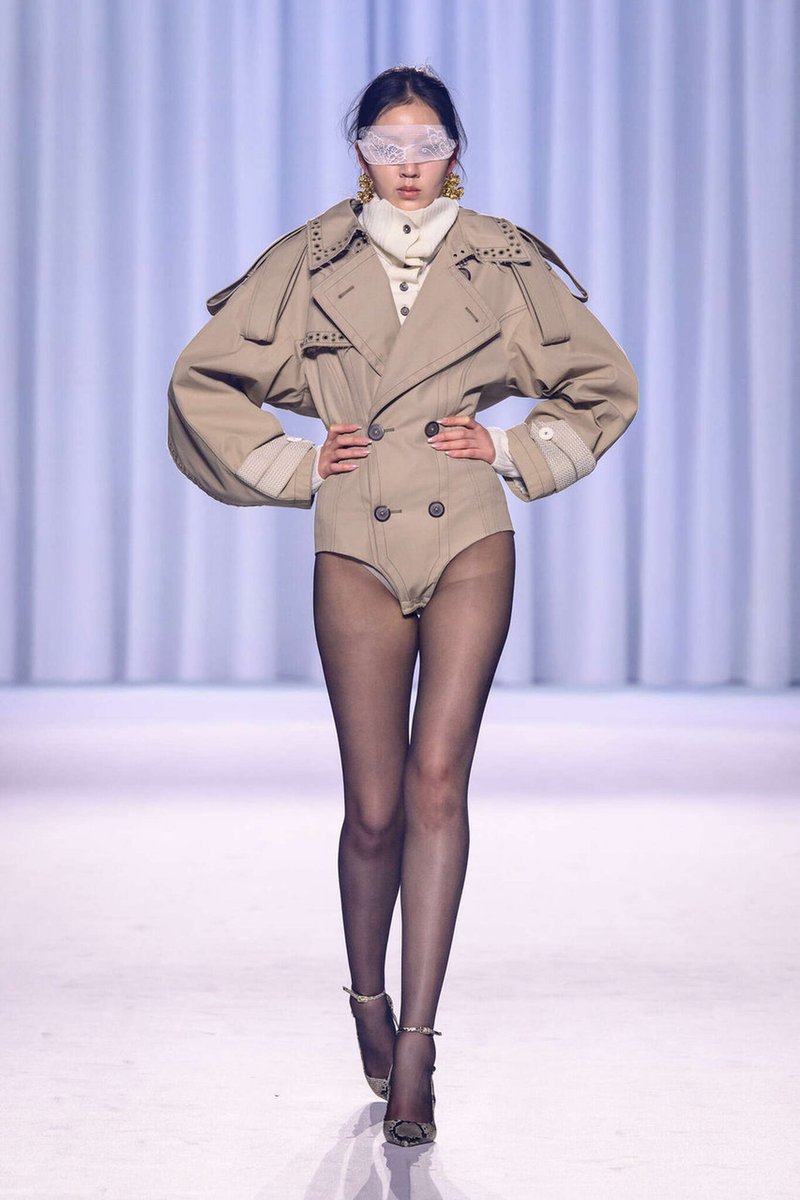 kendam_com's tweet photo. Mรผnn Fall Winter 2026-2027 collection fashion show at Seoul Fashion Week FW26 (February 3, 2026) https://t.co/mVmMvppIjW
#Munn #FW26 #AW26 #Runway #Seoul #FashionWeek #Kendam https://t.co/0Ynv4eDamy
