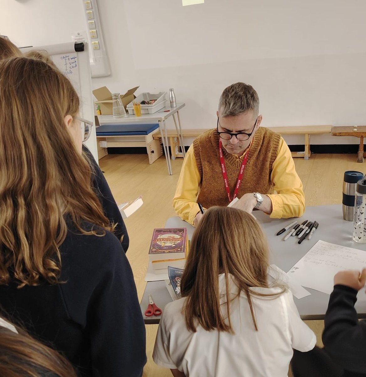 Hook Junior School tweet media