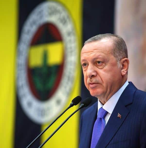 Bugün Riyad’a gitti.

Dün iptal olan Kante - Nesyri takası bir anda gerçekleşti.

Ayağını nereye atsa memlekete hayrı var Reisimin. 😃