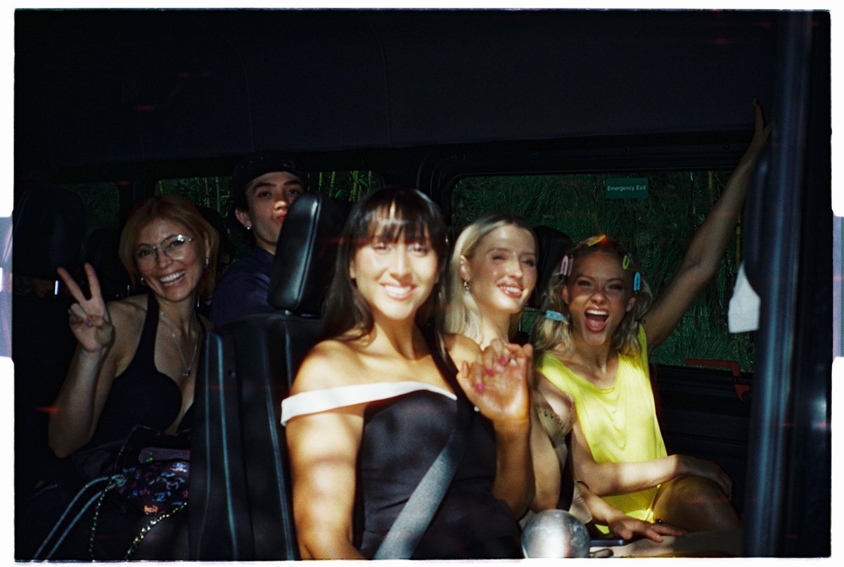 zaralarsson's tweet image. golden all the time