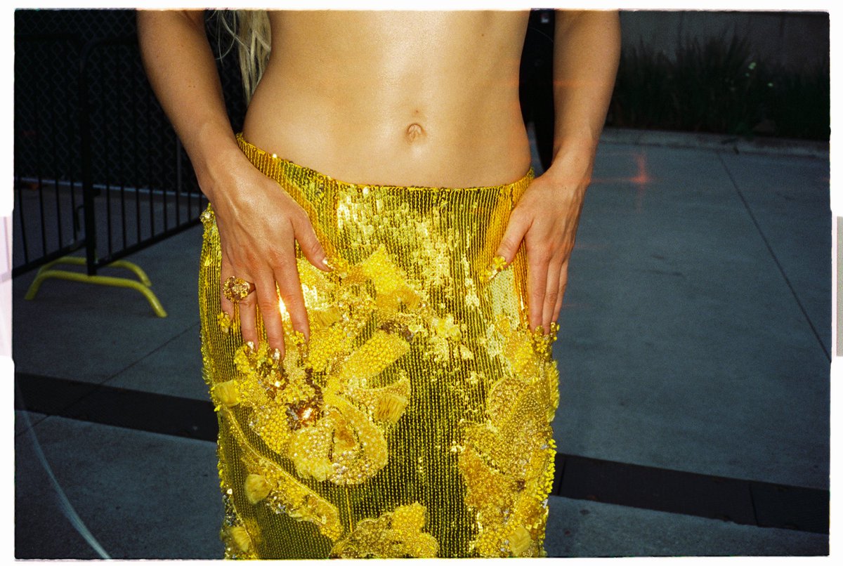 zaralarsson's tweet image. golden all the time