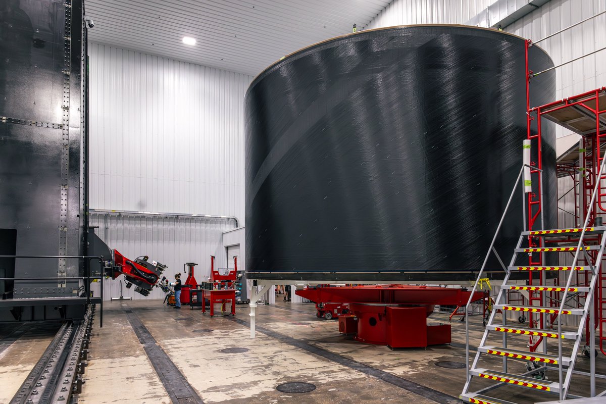 ⚙️ Space Structures Complex, Middle River, MD

Neutron is the world's largest carbon composite rocket. So it's only fitting that we operate the world's largest automated fiber placement machine of its kind at our Space Structures Complex. 

It's here that we automate much of