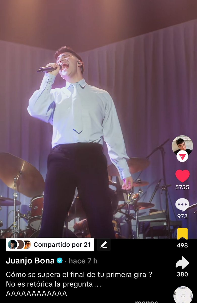 bronteuniverse's tweet photo. Es normal sentir que estamos de duelo...ha sido tan grande lo que hemos vivido, que es imposible pasar página como si nada. No sé cómo se supera esta gira...pero sí sé que al salir de OT no tenías ni idea de por dónde ir y mira todo lo que has conseguido. Esto no es el final. Acabas de dar el primer paso de gigante. Ahora sigue caminando ❤️‍🩹🥹
