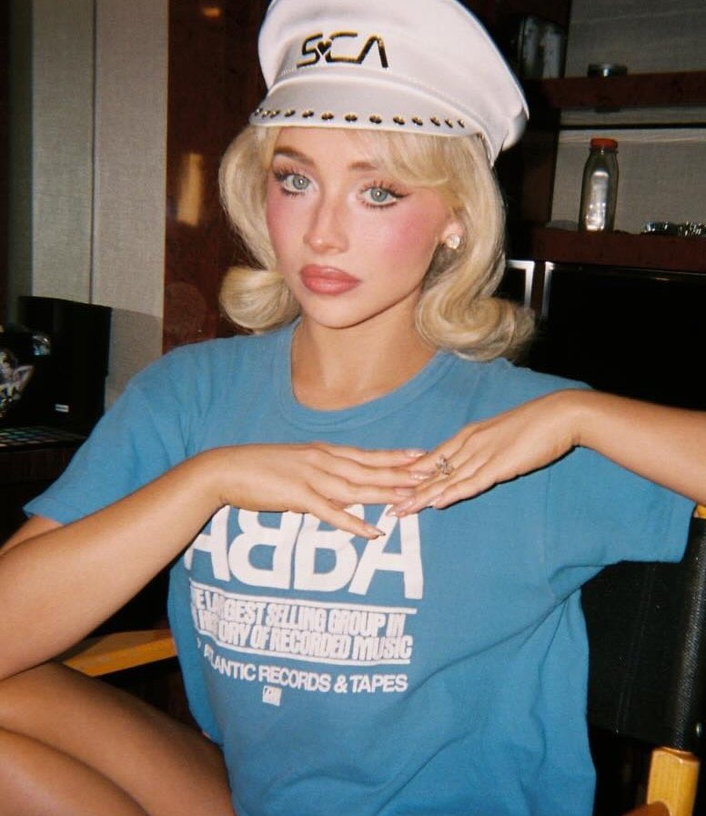 girlsonfillm's tweet image. like woah wtf????