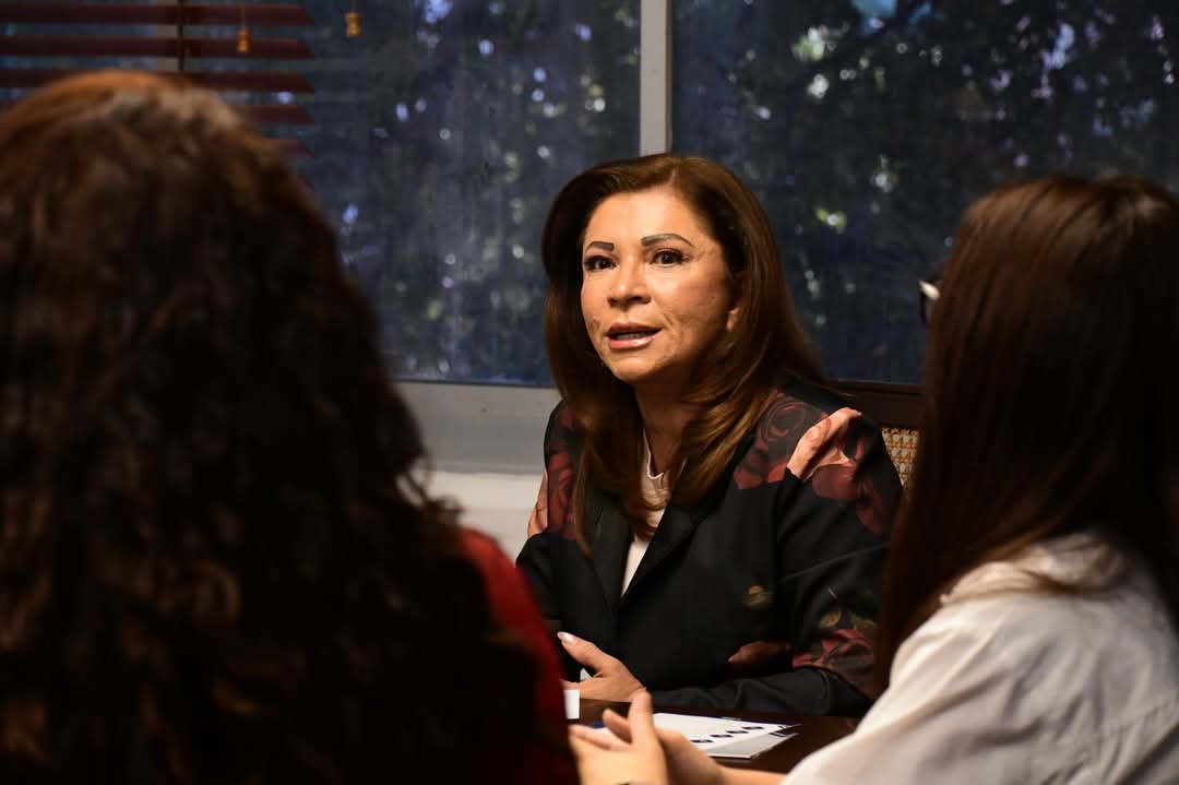 ¡Sumando esfuerzos por un #Sinaloa más inclusivo! 🤝🏻✨

Recibimos en la #SEPyC al Director de la ENEES, Christian Marino Mendoza. Para la Secretaria <a href="/GloriaHimelda01/">Gloria Himelda Félix</a>, fortalecer las Escuelas Normales es la base para transformar el sistema educativo. 📚🙌🏻

#EducarParaTransformar