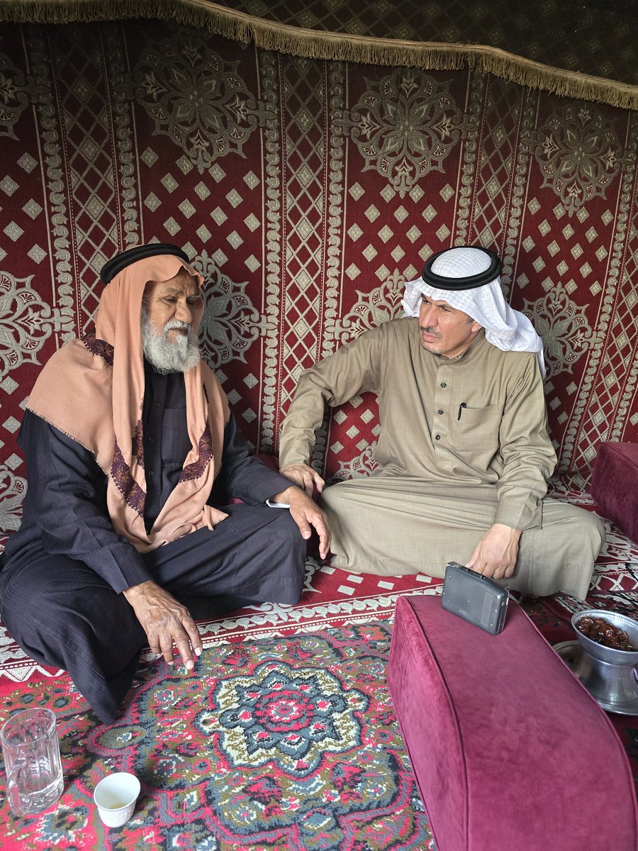 وكذالك التقيت بالراوي ضحيان بن رجاء بن هريس الزواري القثامي في منزله العامر في محافظة الطائف 
وسجلت منه الكثير من القصص والقصائد والمعلومات التاريخية القيمة 
وشكر الله له على كرم الضيافة وحسن الاستقبال