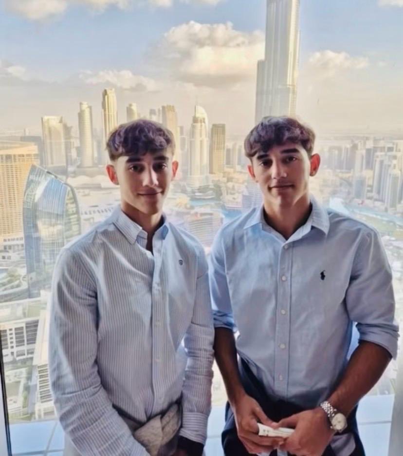 Ivan96716799's tweet photo. @DinSerrano 
Hola Samir , soy Iván , fue alumno tuyo en el cole de Bormujos , con mi hermano Ismael .

Decirte que has sido el mejor profesor que he tenido , me alegro mucho de que me hayas podido dar clase , tengo muy buenos recuerdos contigo .

Espero que te vaya todo bien . https://t.co/WrvzA14LFa