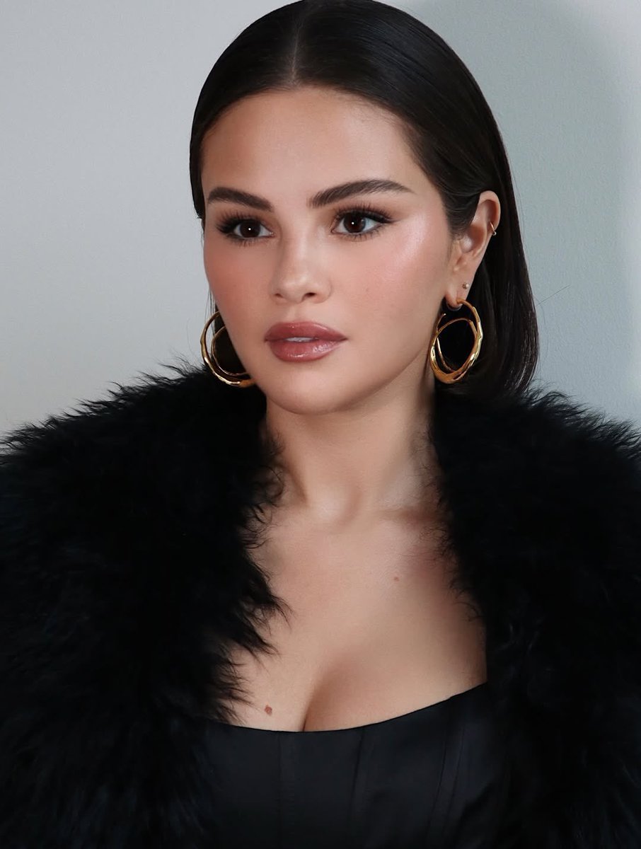 Itsthatlawyer_'s tweet photo. WOAH SHE'S ACTUALLY UNREAL https://t.co/Nypi2CVzwz