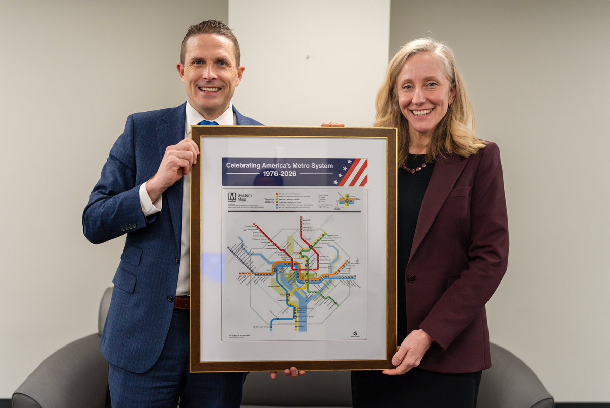 GovernorVA's tweet image. Great to meet with @wmataGM Randy Clarke today! 🚇🚌

Metro is the #1 transit agency in the nation and one of Virginia's greatest assets.

We must keep Metro strong for the thousands of Virginians who rely on it each day to get where they need to go.