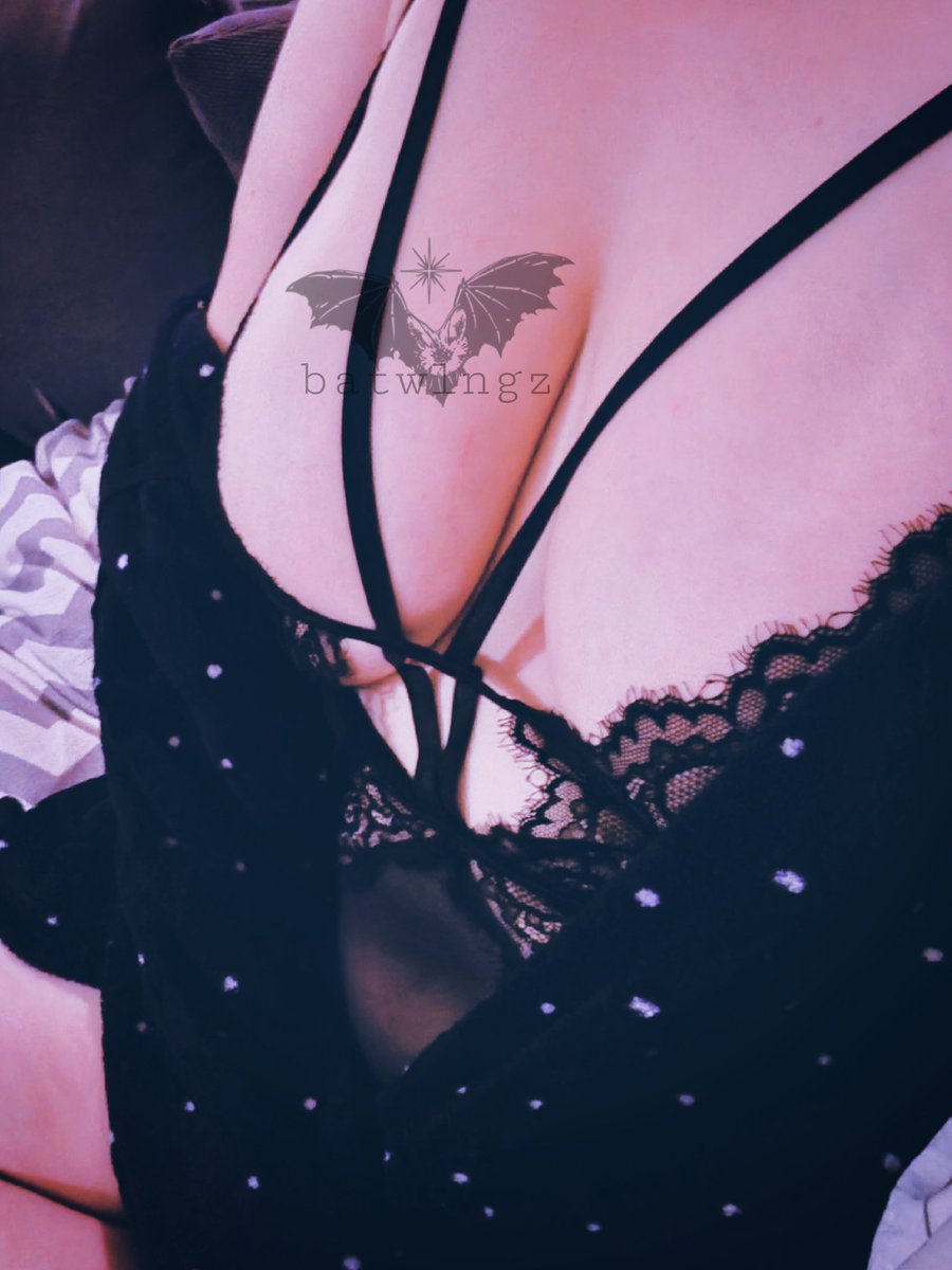 batwlngz's tweet photo. Tummy and titty tuesday ;)

↻+♡ https://t.co/IJDOpCJ5zO