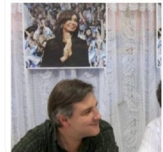 Llaryora nunca fue distinto.
Nunca fue “cordobesista”.

Siempre fue kirchnerista.

Hoy lo confirma aliándose con Kicillof.
Las fotos con Nestor y carteles de la campora no eran casualidad: eran convicción.
Por fin Córdoba va a saber la verdad.