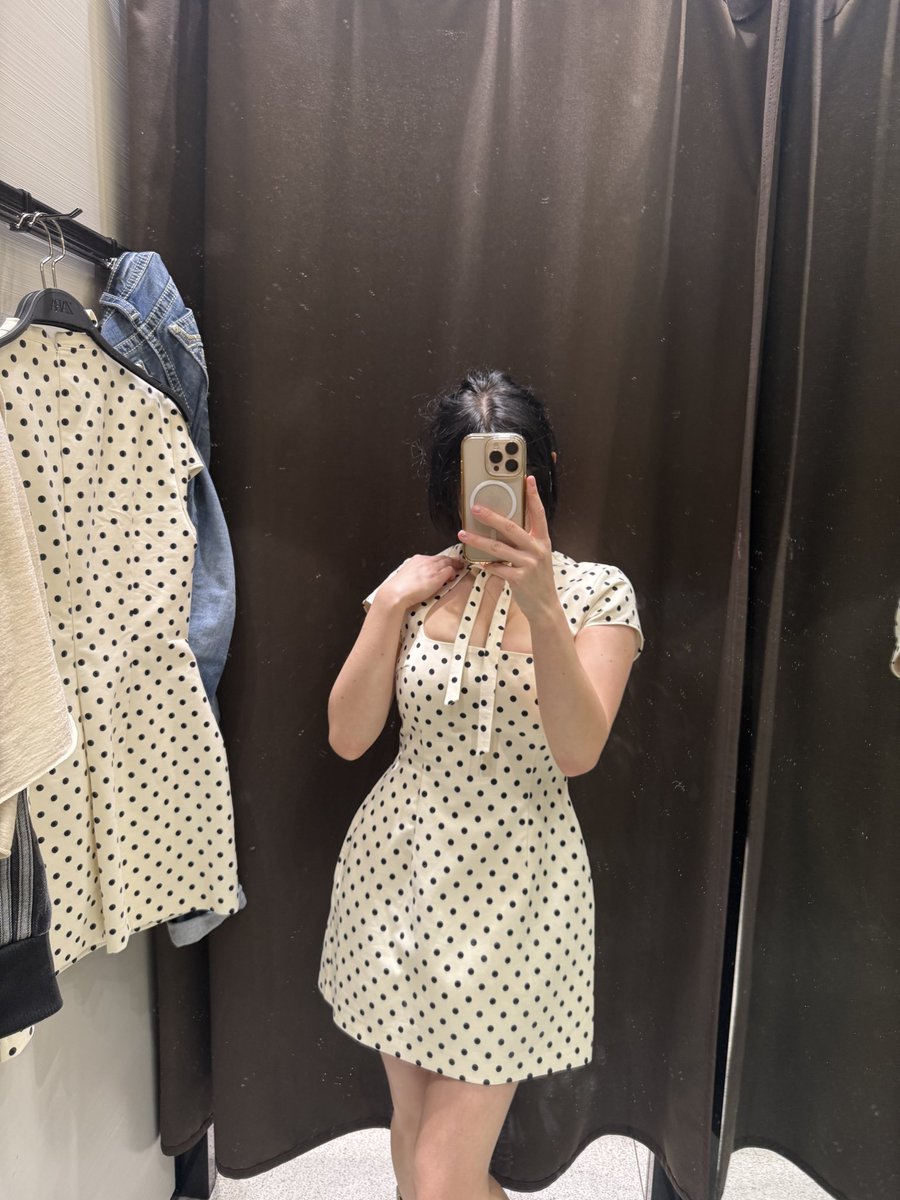 LadyMcbeth____'s tweet photo. Do you think I can pay with this for that dress? https://t.co/Lbhj32TmpO