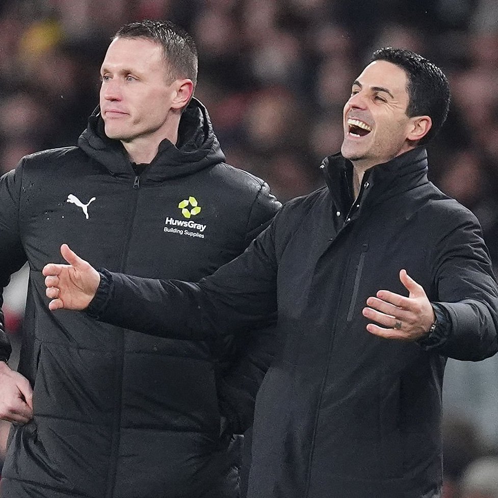centregoals's tweet photo. 🚨🚨| Arteta went from laughing and joking with the fourth official to clearly annoyed once referee Peter Banks booked him with a yellow card. 🟨 https://t.co/ZxReEZ4Lh7