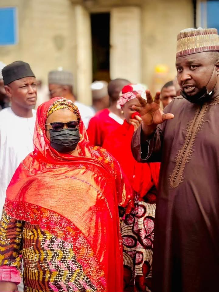 knupda_'s tweet photo. The Managing Director, Arc. Hauwa Hassan, during a sympathy visit to Singer Market, expressed profound concern over the unfortunate incident and conveyed her heartfelt condolences to the affected traders and victims. https://t.co/SwmKl5RnRH