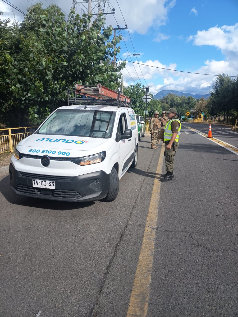 CarabNuble's tweet image. Personal del Retén #Recinto, en conjunto con personal del Ejército, realizó controles vehiculares integrales y entrega de recomendaciones preventivas para evitar Incendios Forestales.