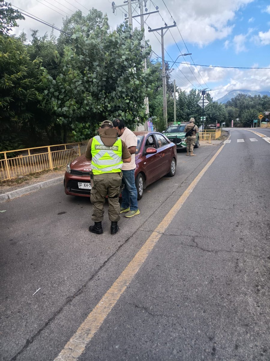 CarabNuble's tweet image. Personal del Retén #Recinto, en conjunto con personal del Ejército, realizó controles vehiculares integrales y entrega de recomendaciones preventivas para evitar Incendios Forestales.