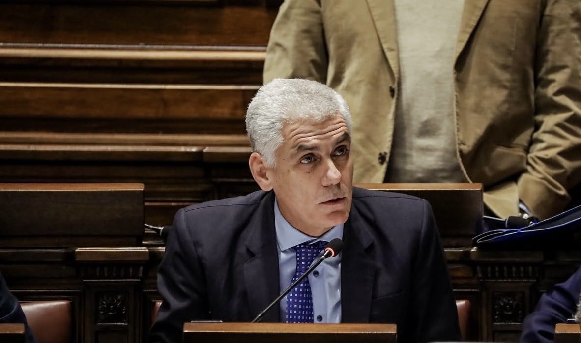 Pondremos en el corazón de la agenda parlamentaria el reto de la transformación tecnológica para promover la innovación responsable en la educación y en la salud,  mejorar la ciberseguridad y anticipar la reconversión laboral. Hace falta abordar cómo  política de Estado para