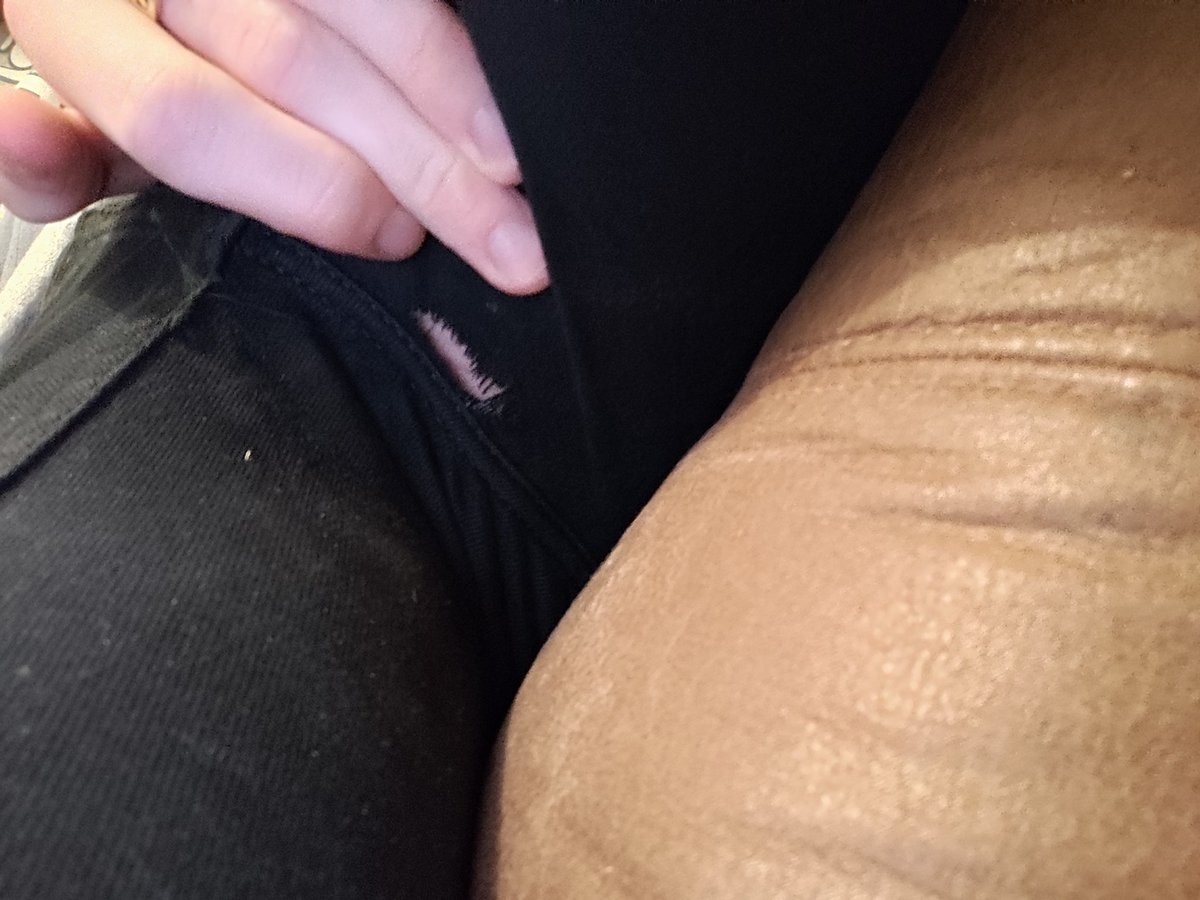 odddtomOF's tweet image. My jeans ripped 💔