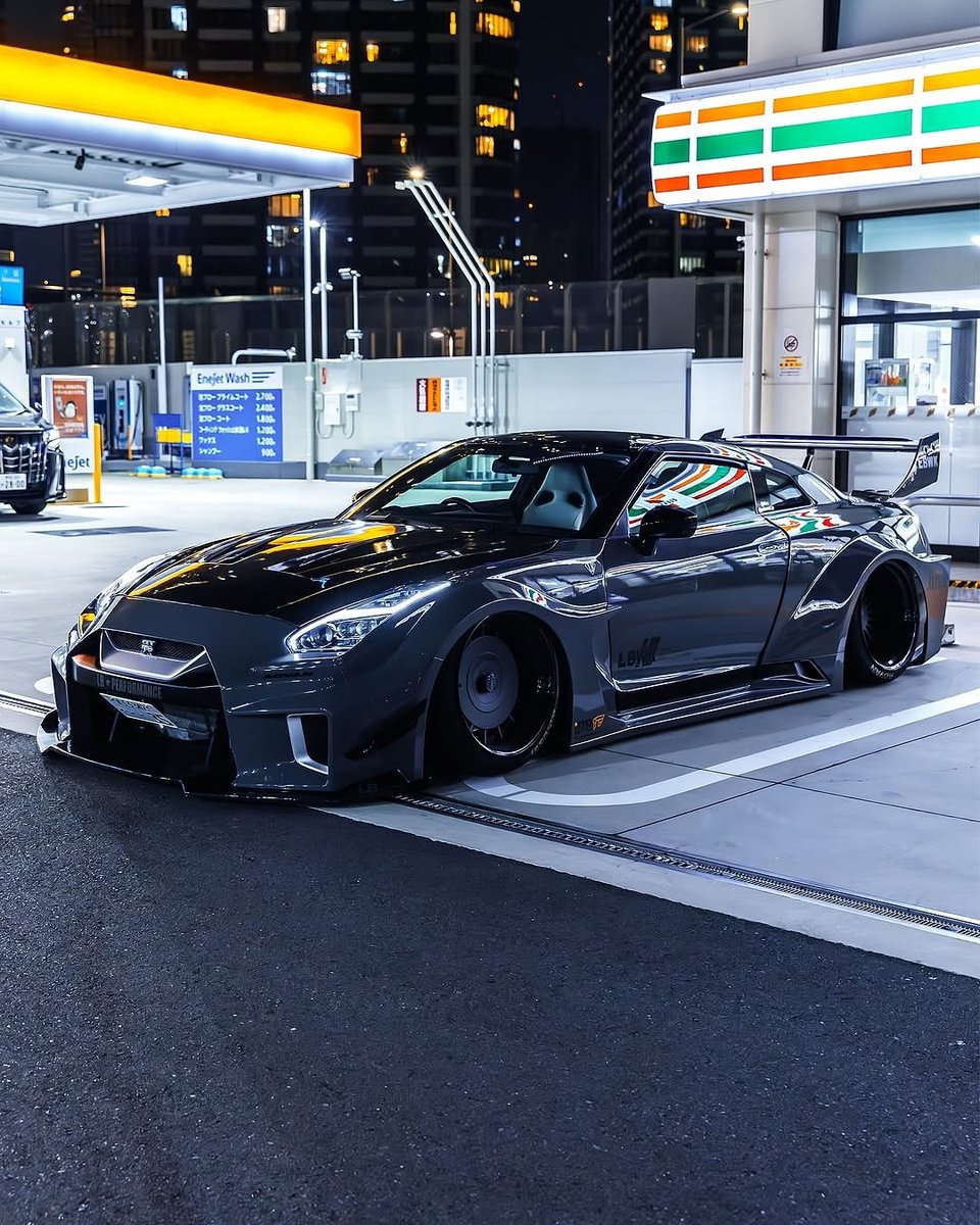 ThrottleCars's tweet photo. GTR 🖤🩶 https://t.co/orQ814hSfz