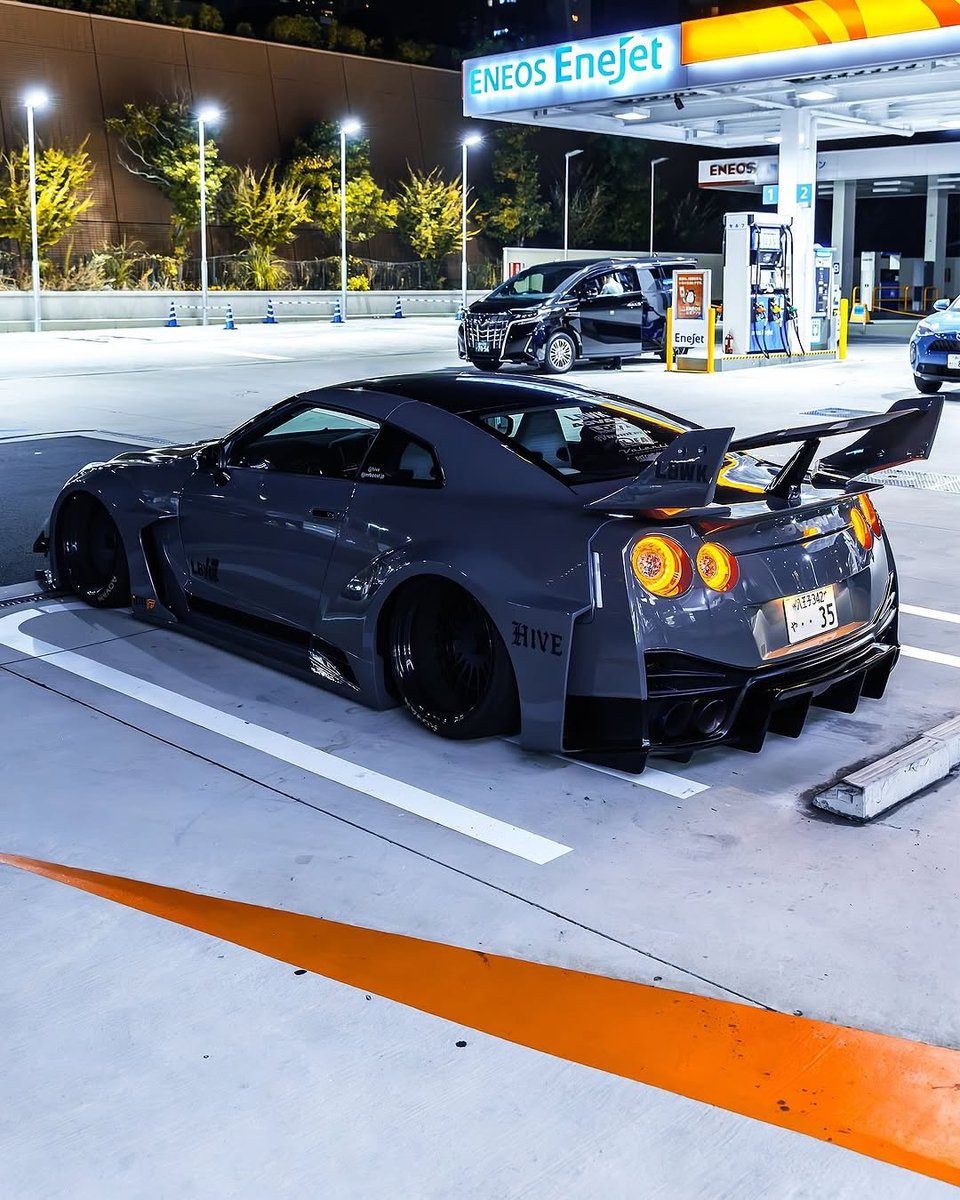 ThrottleCars's tweet photo. GTR 🖤🩶 https://t.co/orQ814hSfz