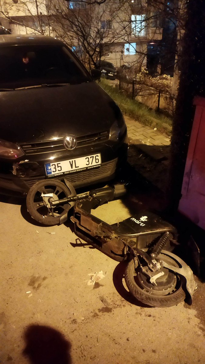 Selcukdogan34's tweet photo. Sn @OguzAlperOktem 27.01.2026 gecesi saat 10'u 20 geçe size ait @martiteknoloji kullanıcısı 3 delikanlı elektrikli mopet aracını bile isteye arabamın üzerine itmek suretiyle maddi hasara yol açmıştır.Olay anı kamera kayıtlarında görülmektedir.
info@marti.tech adresine konuyu ++ https://t.co/UIrd6Yc3SY