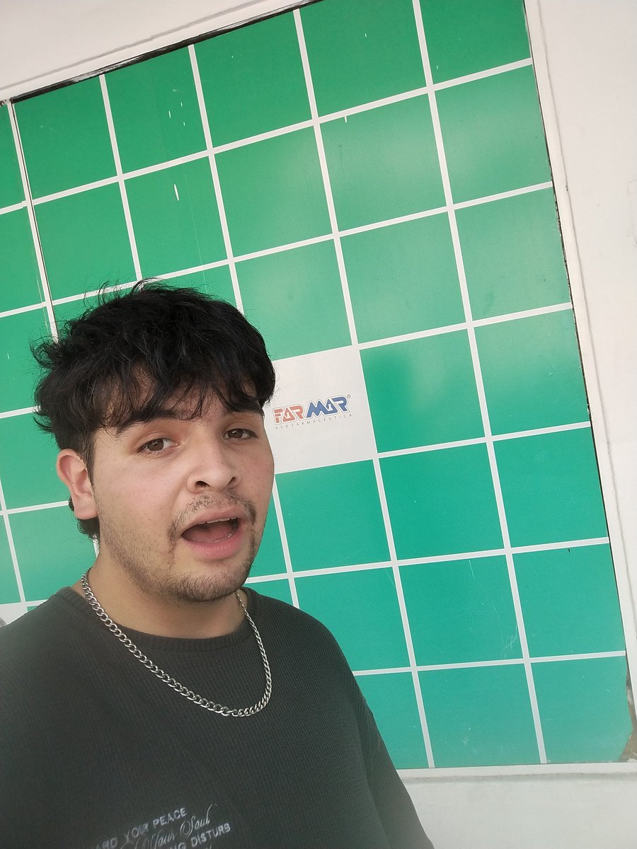 en el capítulo de hoy "chaos visita la farmacia"