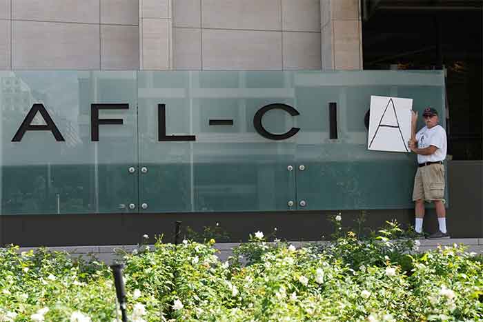 HappySarandoy tweet media