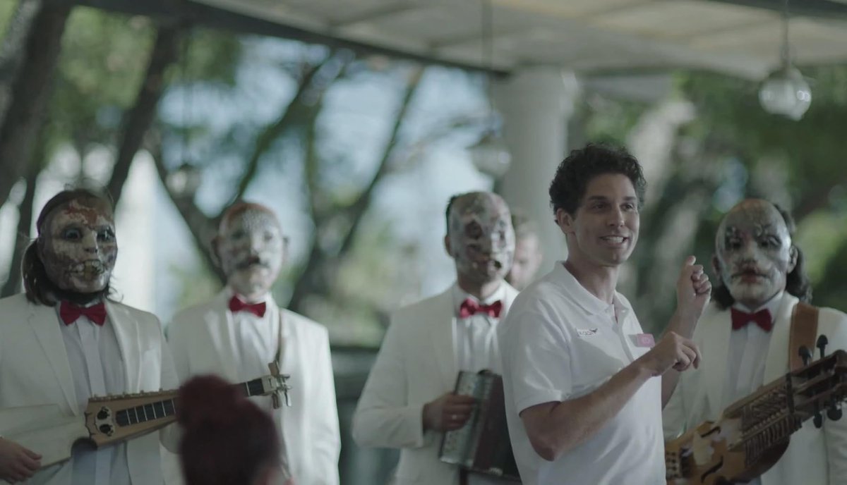 YUI3MOV's tweet image. ここ数年見たホラー映画の中でも特に怖かった『インフィニティ・プール』が本日よりネトフリ解禁🥂💚💜

観光客は犯罪を起こしても大金を払えば自分のクローンを作り、それを身代わりとして死刑に処すことで罪を免れる──そんな謎ルールが存在するリゾート島が舞台。…