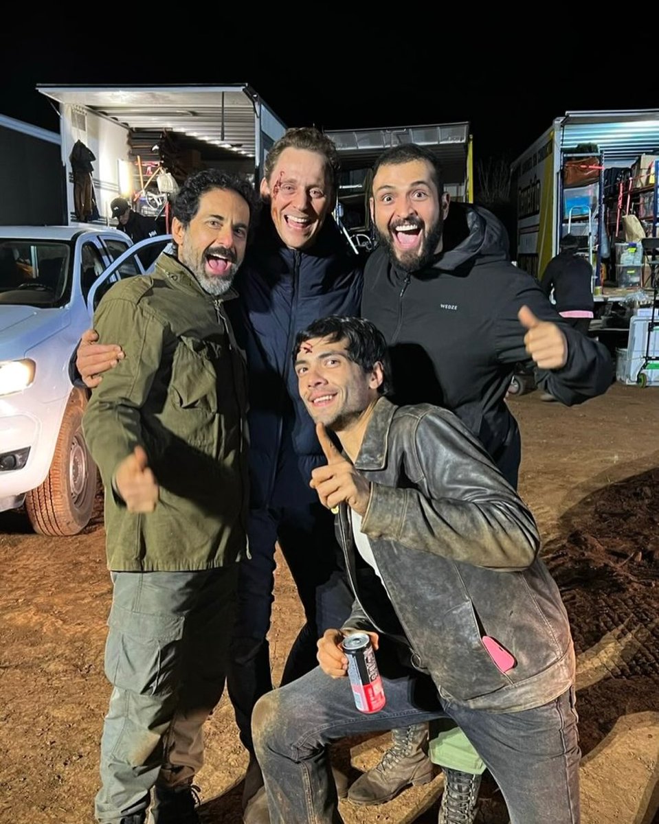 TomHidFansLATAM's tweet image. Detrás de cámara del capítulo 6.
¡Fue una joya!

📷: Georgie Banks, luisferhoyosactor.
#TheNightManager #TomHiddleston #JonathanPine #MatthewEllis #Thenightmanager2