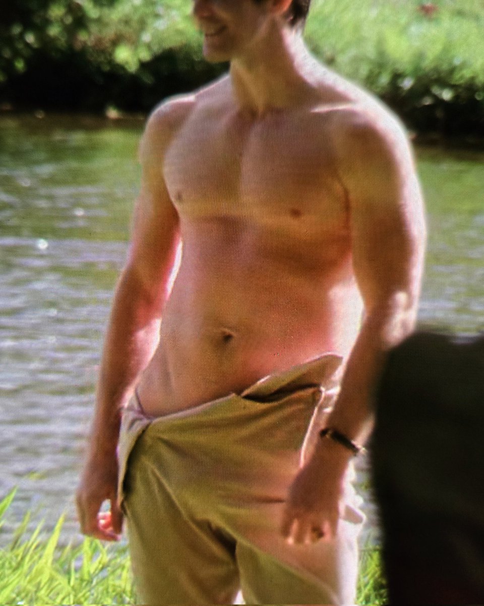 FitFamousMales's tweet image. Luke Thompson 😍🔥

#Bridgerton