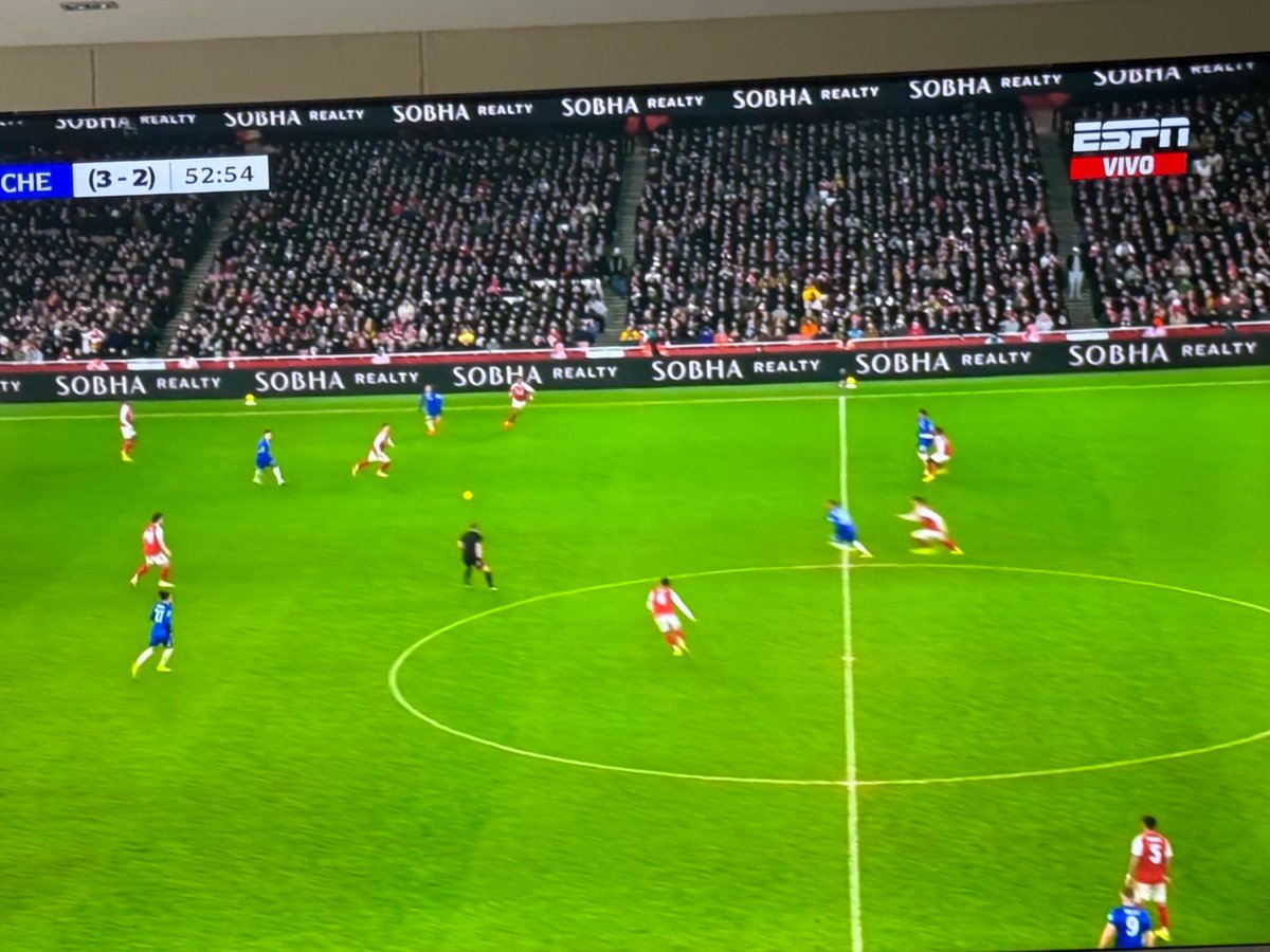 anto_v25's tweet photo. Qué orgullo de ver a dos Ecuatorianos jugando en dos equipos importantes de Inglaterra. https://t.co/8y4sV6yCZ5