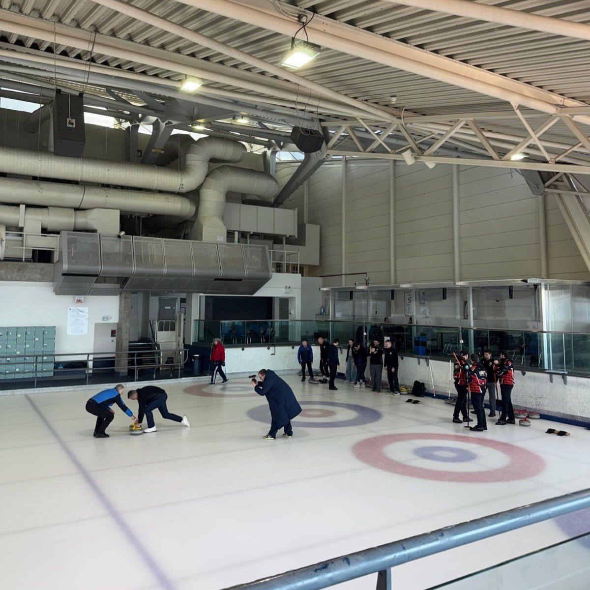 hardiecurling's tweet photo. Some BTS of what we have been up to at home! 👀

We had the opportunity to work with the @GlasgowWarriors at the Waterfront Ice Rink with some great views! Plus look who’s back on the ice 😉

#TeamWhyte #Curling https://t.co/9c7XqhoREZ