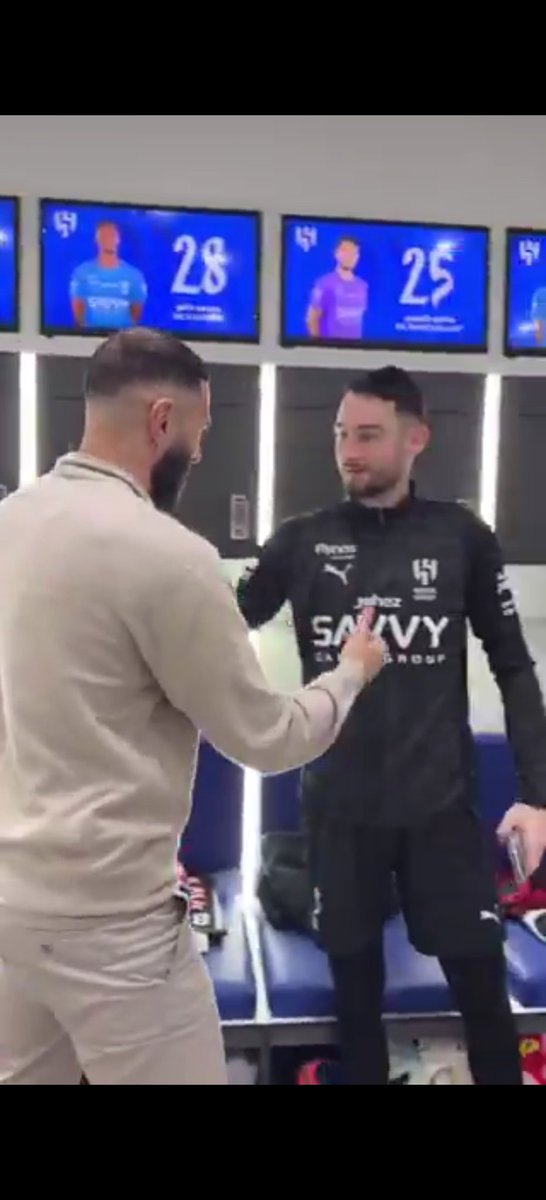 J'y pense. Mathieu Patouillet qui devient donc le coéquipier de Karim Benzema.  La connexion lyonnaise improbable 🔴🔵