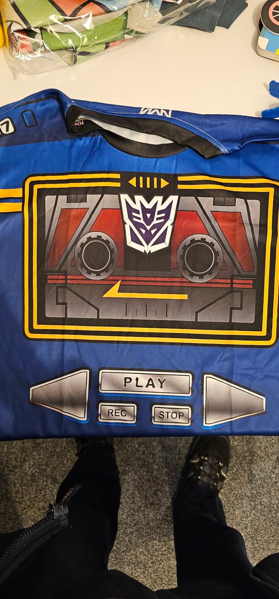 MetalEd73's tweet photo. New threads 😊 #Transformers https://t.co/SXPRrCx4t8