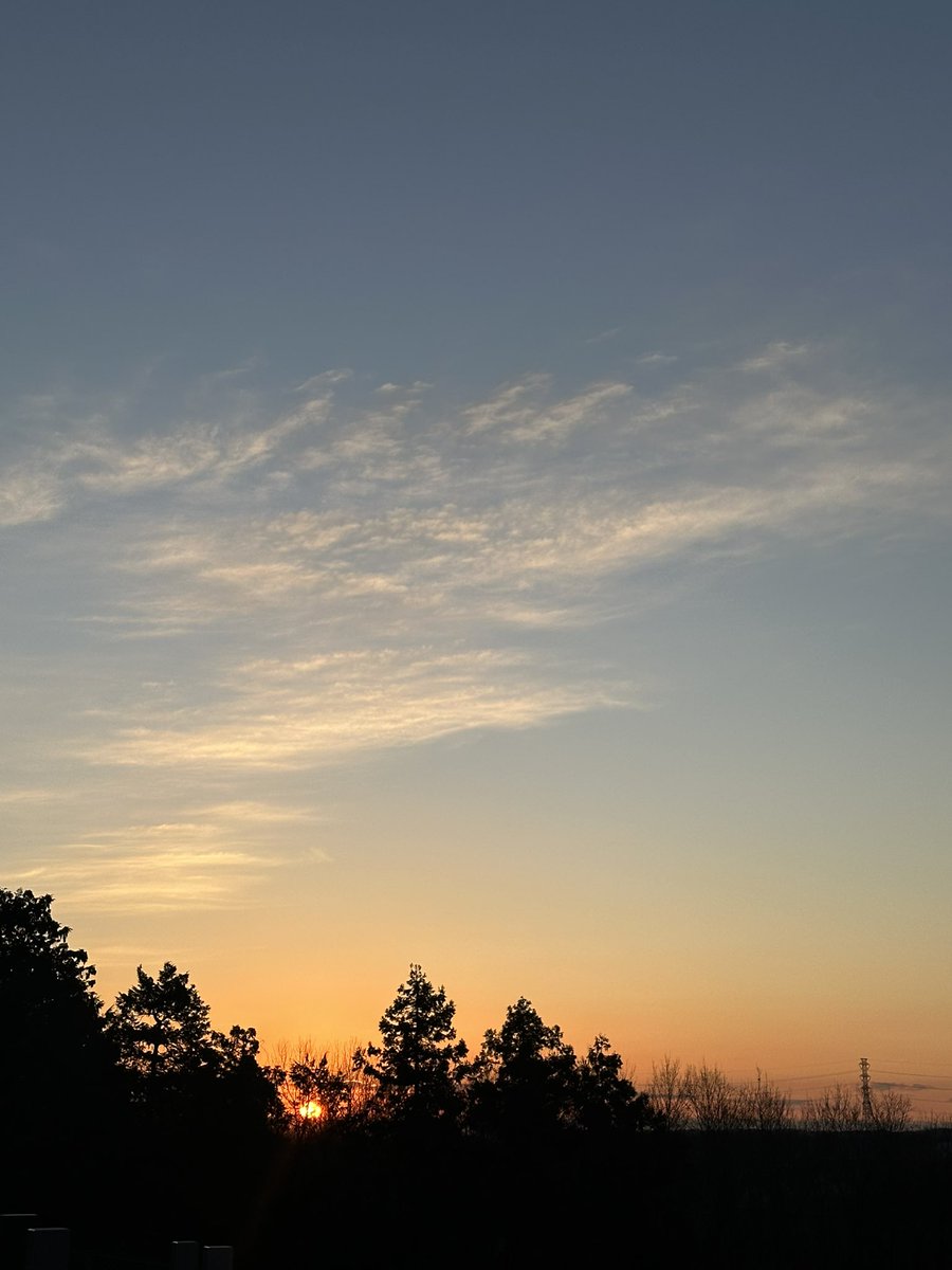 nacccc00's tweet photo. 立春！初日の出さんぽ
キンキンに冷えてるけどキレイな空が見られて幸せ♡
今日も佳き日に〜☆
#妊活りんどう
#幸せ日記
#今日も佳き日に https://t.co/6w26yr3XGt