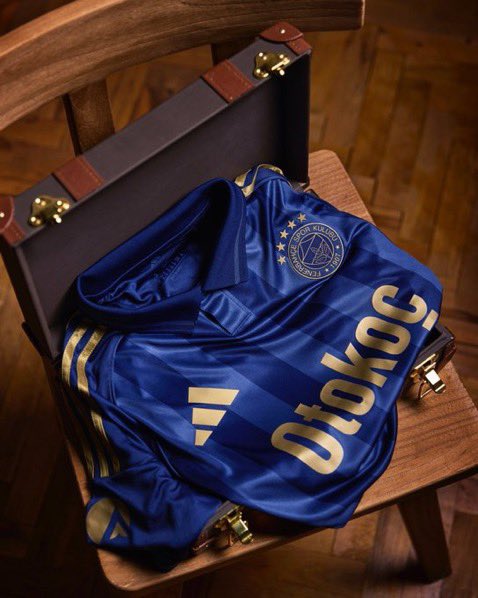 avcininkocasi's tweet image. N’golo Kanté’nin Fenerbahçe’ye gelmesi şerefine takip edip RT yapan 1 kişiye Kante yazılı Fenerbahçe Forması ve 2 kişiye Sarı bere hediye ediyorum.