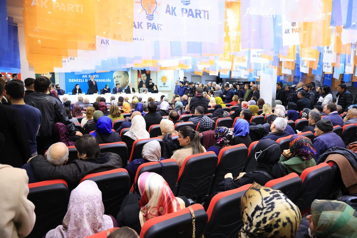 Ak Parti İl Başkanımız <a href="/subasiogluMS/">Muhammet Subaşıoğlu</a>'nun Ev Sahipliğinde Genel Başkan Yardımcımız Ekonomi İşleri Başkanımız <a href="/ZeybekciNihat/">Nihat Zeybekci 🇹🇷</a> ve Genel Başkan Yardımcımız Sosyal Politikalar Başkanımız Fatma Betül Sayan Kaya'nın Katılımlarıyla Teşkilatımız İle Bir Araya Geldik.