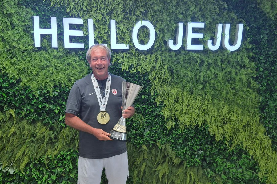 AdamLeviLAX's tweet image. The beloved Randy Mearns may not be coaching at the collegiate level this year (for the first time in nearly 30 years), but his love for #lacrosse and his dedication to growing the game has never wavered. 

My latest on one of the most influential lacrosse coaches in Canadian…