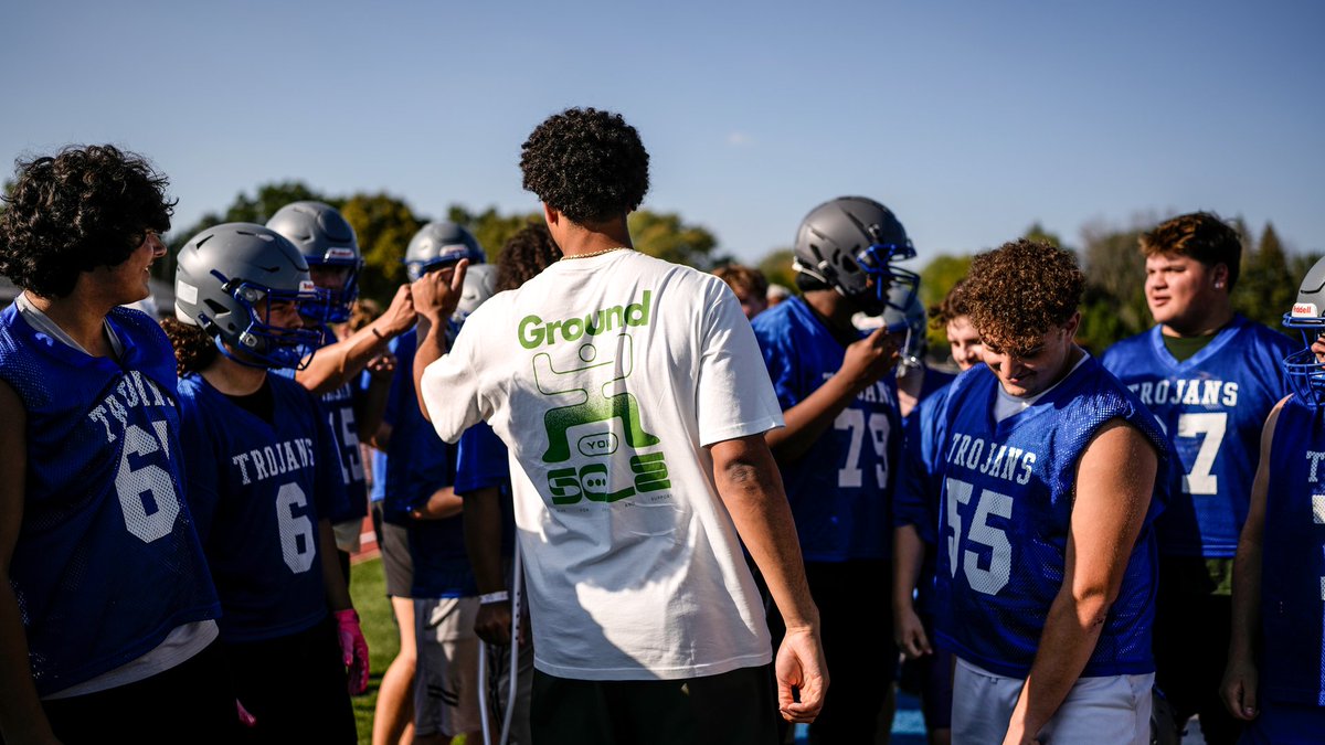 PackersOutreach's tweet image. Jordan and his foundation, Hands of 10ve, donated nearly 2,000 pairs of cleats to young athletes in Wisconsin and his hometown of Bakersfield, CA for every touchdown he scored in 2025.