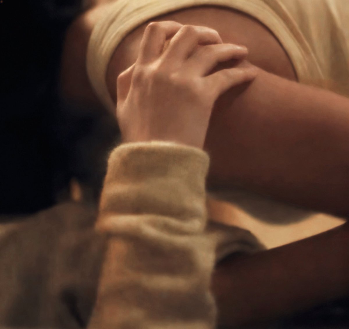 SHELLYPUNDAO HANDS tweet media