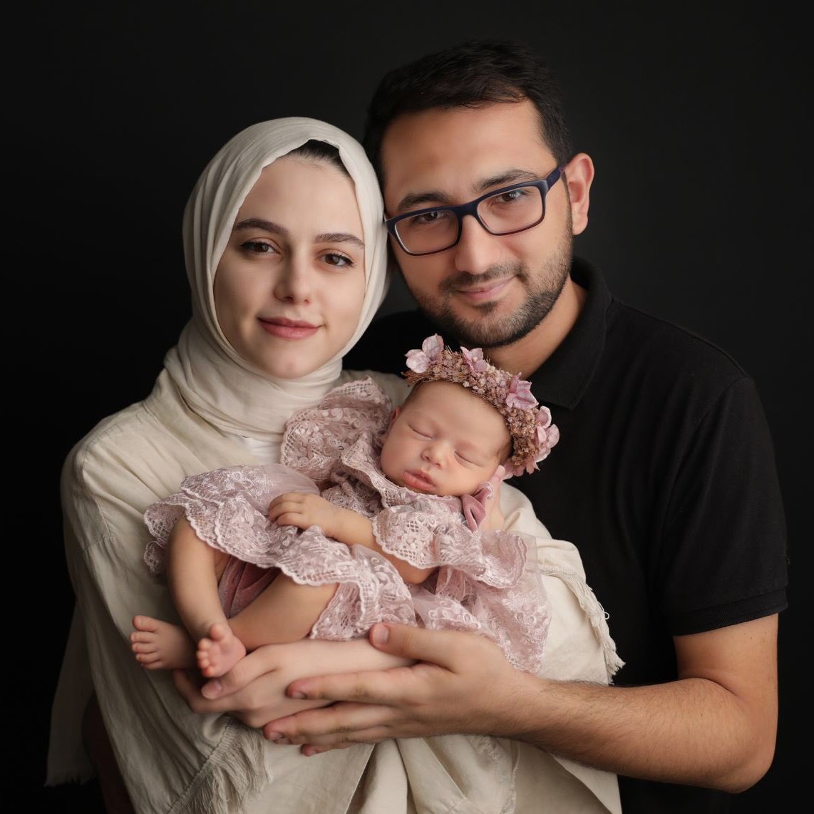 6 Şubat depreminde yıkılan Ezgi Apartmanı’nda üç çocuğunu kaybeden Nurgül Göksu:

“Belediyenin görmediği ya da görmek istemediği kesilen kolon, kiriş ve perde betonlar bilirkişi raporlarıyla ispatlanmıştır. Eğer bu şikâyet dilekçesi dikkate alınsaydı, benim evlatlarım dâhil 35