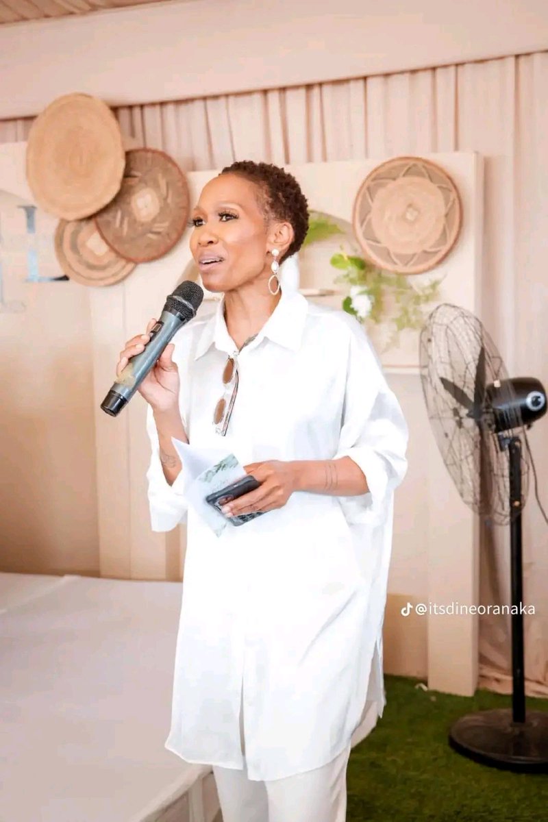 joy_zelda's tweet image. Choose a role model for your daughter 

Dineo or Nandi