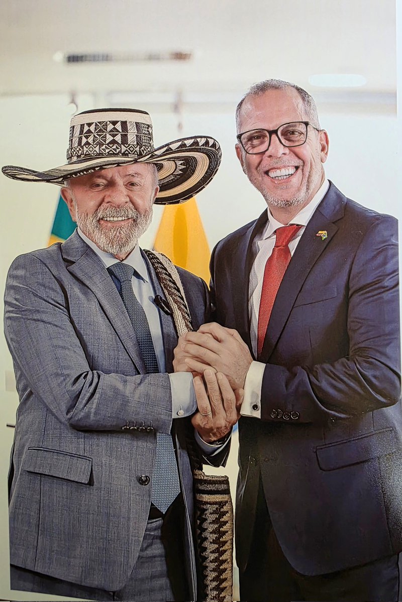 alfredosaadev's tweet image. Hoy presente mis credenciales como embajador ante el presidente @LulaOficial 
Un sombrero vueltiao elaborado en la tierra del presidente @petrogustavo una mochila de los indígenas de la sierra nevada de santa marta y un chinchorro de la alta guajira fabricado por manos indígenas.…