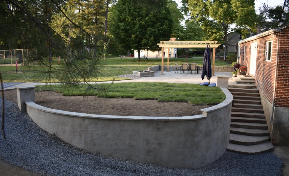VinsTotalCare's tweet photo. Have a hillside on your property that feels like an obstacle?

Turn it into usable, beautiful space — while protecting your investment and boosting your property’s value!

#RetainingWalls #SlopeSolutions #UsableSpace #PropertyValue #VinsTotalCareLandscaping https://t.co/A4JnHzQIuY