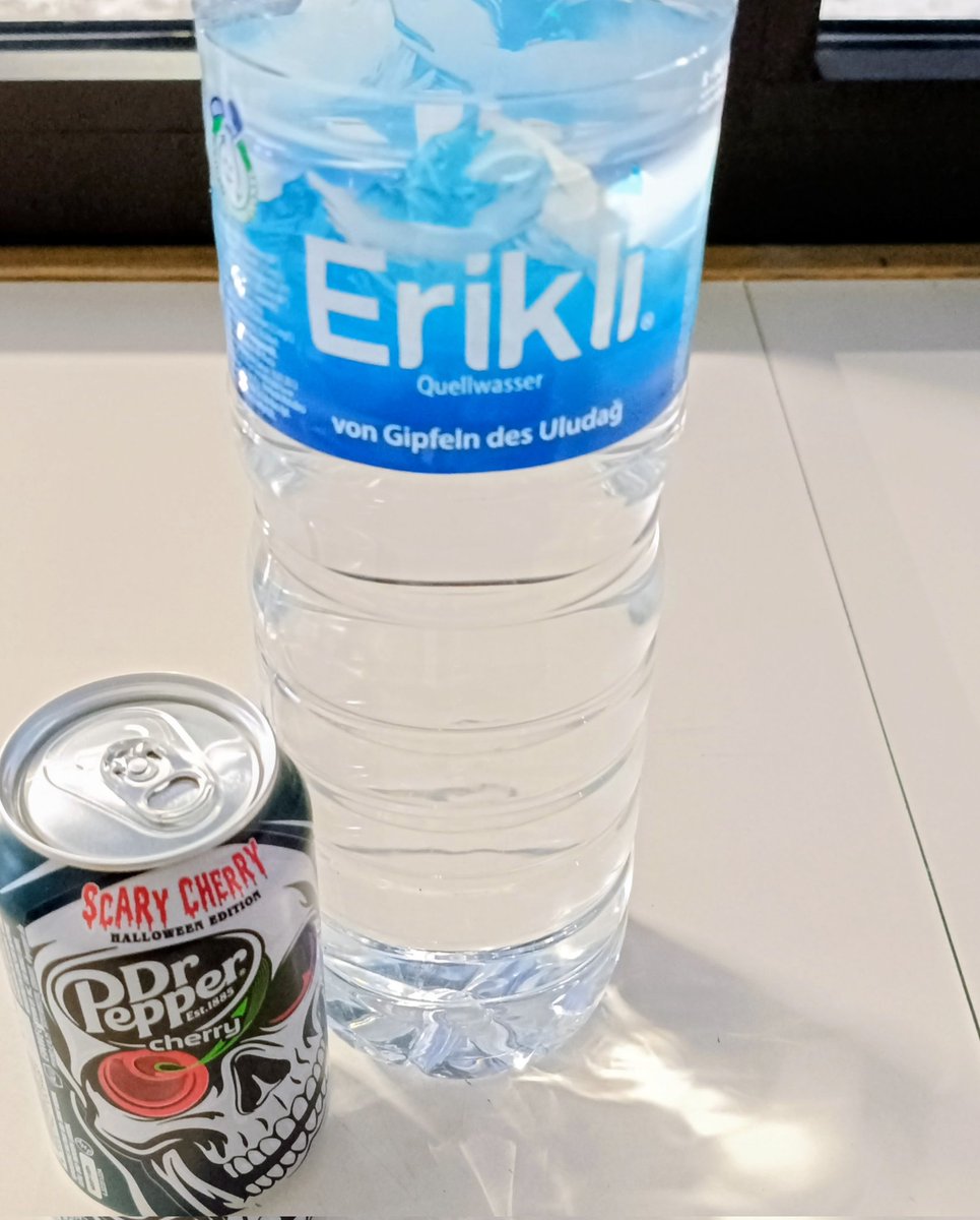 Weheheheeee~ 😭
Ich dummchen bin heute wieder zu spät los gegangen und hatte keine Zeit mehr bei Edeka einzukaufen, habe dann beim Warten auf den Bus am 24/7 Kiosk schnell etwas eingekauft. 
Das da hat mich 6€ gekostet, nur weil ich meine Zeiteinteilung nicht hinbekomme :c