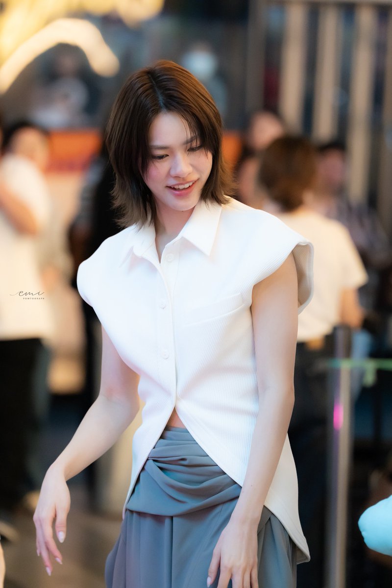 Pow_141511's tweet image. my gorgeous, my precious💫

🧡🌷
LOVESESSION PRESS TOUR
#Flex1045xEmiBonnieLoveSession