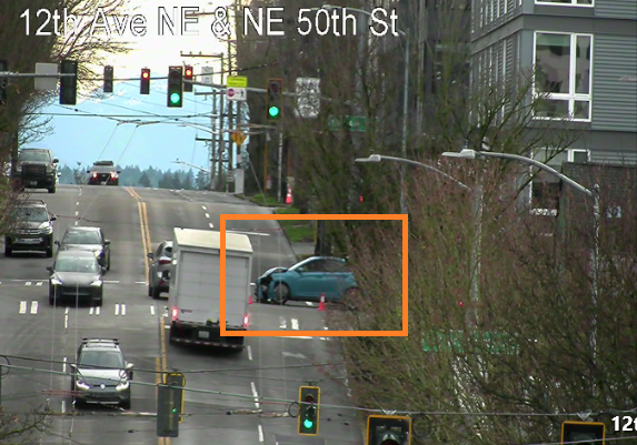 길 교차 주의! 충돌 발생