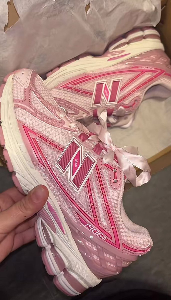 New balance 1906 Pink Colorway 💕🎀if it's Pink I want it 🥹💕🎀 💕